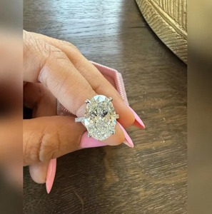 Anillo de diamante de corte ovalado de lujo cultivado en laboratorio en oro de 9K, 14K y 18K para mujer, perfecto para regalo de compromiso, boda y aniversario. - Product Image 3