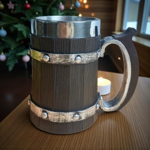 Mug Viking en bois fait main avec bandes et rivets métalliques, forme ronde antique, décoration d'intérieur durable - Product Image 1