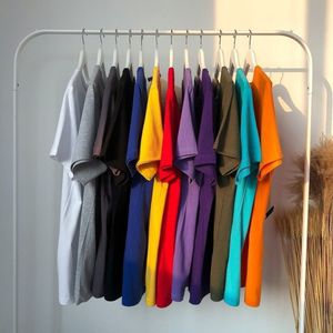 เสื้อยืดผู้ชาย ตัดเย็บอย่างดี คุณภาพสูง ตอบโจทย์ความต้องการของลูกค้า รับสกรีนโลโก้ โรงงานผลิตเสื้อยืดผู้หญิง - Product Image 2