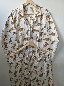 ชุดนอนผ้าฝ้ายลายเสือดาวสีขาวขายดีปี 2026 ระบายอากาศได้ดี แห้งเร็ว สวมใส่สบาย ติดกระดุม เหมาะสำหรับฤดูร้อน ฤดูใบไม้ร่วง ฤดูใบไม้ผลิ - Product Image 5