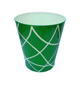 Seau de rangement cylindrique en métal vert avec motif géométrique, pour une utilisation décorative en extérieur dans le jardin - Product Image 6
