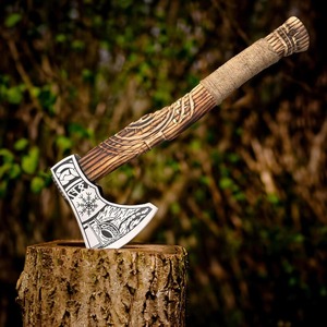 Hacha estilo vikingo con cabeza de metal grabada y mango de madera, hacha de supervivencia para exteriores, regalo decorativo. - Product Image 5