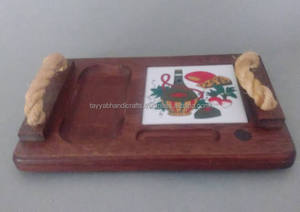 ถาดเสิร์ฟไม้แบบใหม่ พร้อมหูจับโลหะ สีและขนาดสั่งทำได้ แบรนด์ Tayyab Handicraft สำหรับเครื่องครัวขายดี - Product Image 3