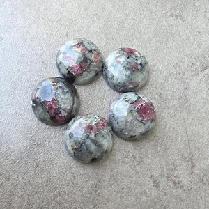 Jaspe Dálmata Natural Gris Negro, Cabujón Redondo con Reverso Plano, Calibrado, Piedra Preciosa Suelta de Rajastán para Joyería - Product Image 2