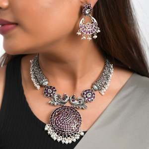 Collar de Plata Pura Meera Jaipur con Perlas - Accesorio Elegante y Lujoso - Product Image 1