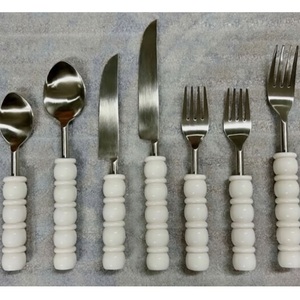 ชุดช้อนส้อมขายดีพร้อมด้ามเรซิ่น ขัดเงาแบบด้าน สำหรับใช้ในบ้าน โรงแรม โต๊ะอาหาร ชุดอุปกรณ์บนโต๊ะอาหาร ช้อน ส้อม มีด เรซิ่น - Product Image 1