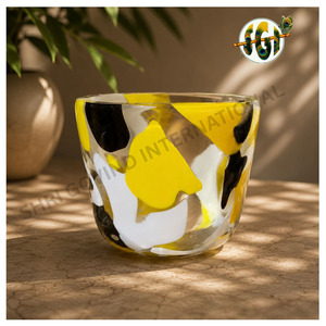 Pot de fleurs décoratif en verre pour la maison et la présentation sur table - Product Image 6