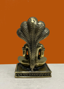 Statue artisanale en laiton de Mahaveer Ji de Sheshnag par Nirmala Handicrafts |   Idole de dieu jain à finition antique pour la décoration de table ou de temple domestique - Product Image 2