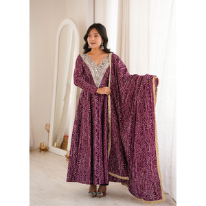 Ensemble de robe Anarkali en rayonne rayonnante avec broderie miroir, pantalon droit et dupatta en dentelle dorée, prêt-à-porter pour femme HTU54 DC - Product Image 5