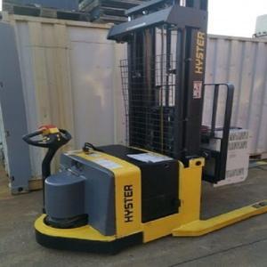 Unidad de elevación profesional para almacenes con mástil de doble etapa y estructura robusta para un rendimiento consistente en almacenamiento exigente - Product Image 1