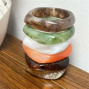Bracelets en acrylique tendance pour femmes, ensemble de bijoux en résine moderne - Product Image 1