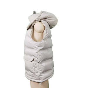 Chaleco Acolchado con Capucha Unisex Beige, Cortavientos, Informal, para Invierno, con Cierre de Cremallera, Color Sólido, Logotipo Frontal, Corte Regular - Product Image 6