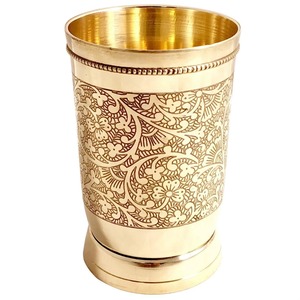 Verre à eau en laiton gravé Shubhi Kitchenwares avec poignée au design mignon, gravure antique, durable et élégant pour les boissons - Product Image 6
