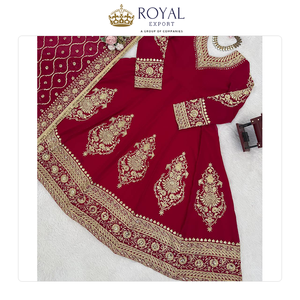 Collection de costumes de luxe au design accrocheur en faux georgette avec broderie de fils et travail de sequins, style pakistanais - Product Image 6