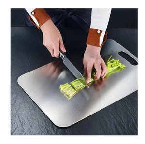 Tabla de cortar ligera de acero inoxidable plateado para cortar verduras, apta para lavavajillas, artículo en oferta. - Product Image 1