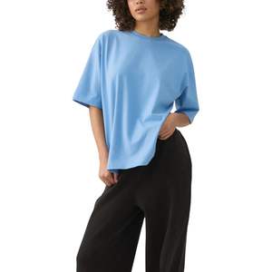 Camiseta de Algodón Oversize para Mujer, Corte Holgado, Hombros Caídos, Cuello Redondo, Estilo Casual Urbano, Personalizable con Logotipo, Venta al Por Mayor OEM - Product Image 3