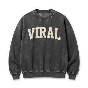 Sudadera de cuello redondo negra vintage lavada para hombre, estilo oversize, con letras de chenilla virales en la parte delantera, precio al por mayor - Product Image 1