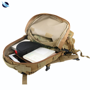Sac à dos tactique de randonnée et de camping 70L, imperméable avec doublure en PVC, grand sac de voyage, sac à dos MOLLE pour l'extérieur, ceinture à coussin d'air - Product Image 5