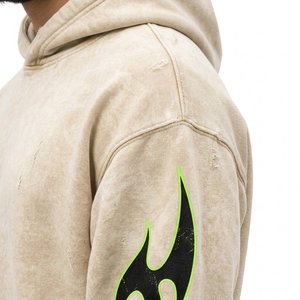 Ensemble de survêtement beige à capuche pour homme avec imprimé flamme noir par sublimation, streetwear, coupe ample avec poches à cordon de serrage sur toute la longueur - Product Image 3