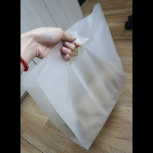 Sac à provisions en papier offrant un design élégant et un matériau durable pour la mode et l'emballage de cadeaux - Product Image 6