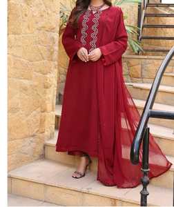 Ensemble shalwar kameez 3 pièces en chiffon traditionnel de haute qualité pour femmes, avec châle brodé pour mariage et fête - Product Image 3