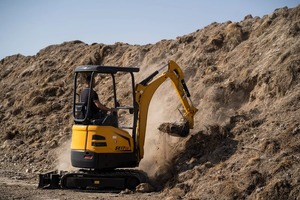 Chenillard jaune d'occasion durable de 3000 kg avec bras hydraulique renforcé et godet robuste pour les projets de développement de terrains - Product Image 5