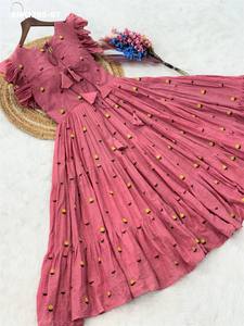 Magnifique collection de Kurtis en coton de qualité supérieure, style robe évasée et brodée, fabriquée à Surat. - Product Image 2
