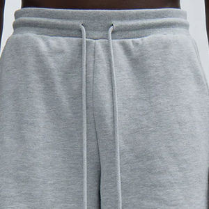 ราคาโรงงานสำหรับผู้ซื้อส่งจำนวนมาก วัสดุคุณภาพพรีเมียม นำเสนอกางเกงขาสั้นผู้ชายเนื้อผ้านุ่มสบายด้วยวัสดุขนแกะเพื่อความสะดวกสบาย - Product Image 2