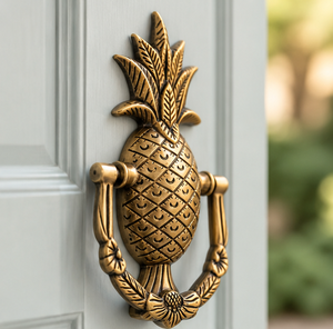 Sonnette de porte en forme d'ananas tropical, couleur bronze doré, avec motif diamant texturé et détails de feuilles décoratifs pour un style distinctif - Product Image 2