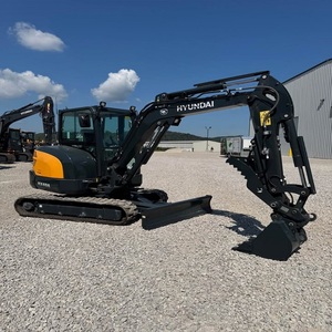 Mini-excavatrice Hyundai pour des travaux efficaces de creusement, de terrassement, d'aménagement paysager et de construction générale, avec une puissance hydraulique élevée - Product Image 4
