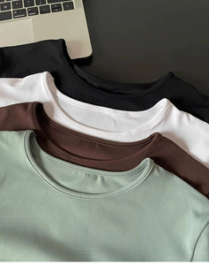 Camiseta de Yoga de Manga Corta para Mujer al por Mayor con Logotipo Personalizado, Tejido de Poliéster Transpirable para Entrenamientos en el Gimnasio - Product Image 4