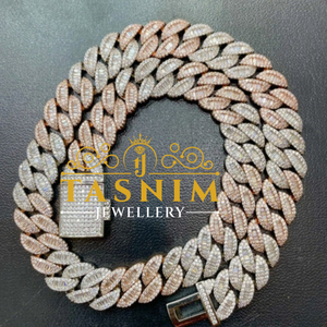 Nouvel Arrivage : Chaîne avec pendentif Jésus doré pour un style urbain, événements nocturnes, mode et cadeaux – Disponible à la vente - Product Image 1