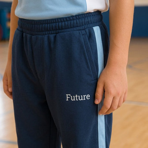 Ensemble d'uniformes scolaires personnalisés en polycoton pour élèves du primaire avec logo brodé – Vente en gros - Product Image 4