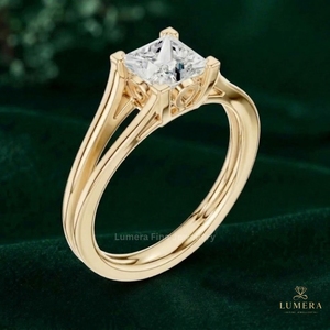Bague solitaire en diamant taille princesse de qualité supérieure, avec double sangle ouverte unique et sertissage à quatre griffes, bijoux de mariage en or massif - Product Image 6
