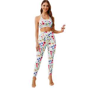Ensemble de yoga court personnalisé avec impression par sublimation, logo OEM, séchage rapide, pour femmes, fabriqué au Pakistan, en Spandex et Polyester - Product Image 1
