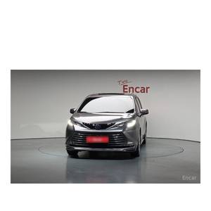 Toyota Sienna 2.5 Hybride 2WD Euro V 2023, Sièges en Cuir, Volant à Gauche, Caméra Arrière - 67 389 km - Product Image 2