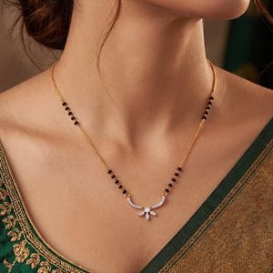 Collier long élégant plaqué or rose avec perles noires, pendentif floral, diamants de laboratoire certifiés IGI, qualité supérieure pour femmes - Product Image 4