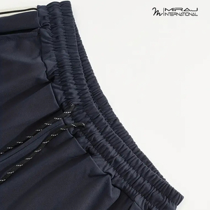 Ensemble de vêtements de sport en tissu respirant, t-shirt et short assortis avec bandes latérales élégantes pour la gym, ensembles de t-shirts courts compressifs - Product Image 3