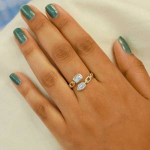 Anillo de compromiso de oro macizo chapado en rodio con diamante natural Toi Et Moi de 0.22 ct, engaste de doble punta y banda cruzada de eslabones cubanos - Product Image 6
