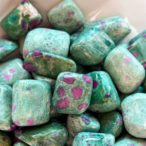 Piedra Preciosa Natural de Rubí Fuchsite de Alta Calidad, Pulida y Lisa, con Grabado de Amor, Ecológica - Product Image 1