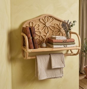 Étagère murale en rotin naturel avec motif floral tissé à la main, barre de suspension et design décoratif pour chambre d'enfant, usage domestique - Product Image 4