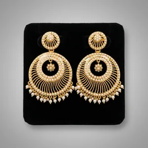 Boucles d'oreilles pendantes en perles Jadau plaquées rhodium, style vintage indien, pour mariages et fêtes, bijoux de déclaration inspirés de Kundan - Product Image 1