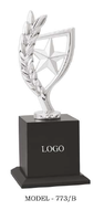 Trophée en métal plaqué or modèle 773/A B C avec étoile et couronne de lauriers, récompense sportive 773