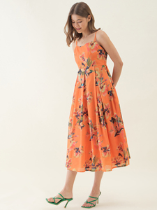 Vestido Elegante con Estampado Floral Naranja, Corte Ajustado y Evase, Ideal para Fiestas, Bodas y Eventos de Lujo, Disponible a Precio de Mayoreo - Product Image 2