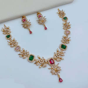 Ensemble de collier en diamant américain plaqué or pour femmes - Bijoux de mariée raffinés avec boucles d'oreilles - Product Image 2