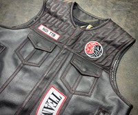 Veste en cuir sans manches de style motard avec poches sur la poitrine