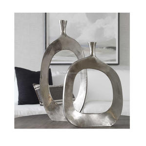 Florero de metal fino alto hecho a mano de calidad superior, diseño moderno de aluminio para bodas elegantes, fiestas y eventos, decoración - Product Image 3