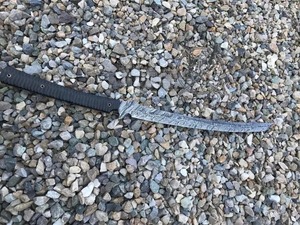 Couteau de chasse DIY à lame en acier Damas à pointe tombante avec manche noir, épaisseur 0,6 mm - Product Image 1