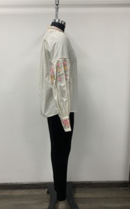 Blusa Tradicional Bordada para Mujer con Estampado Floral, Cuello Mao, Manga Larga, Popelina, Corte Regular, para Todas las Temporadas - Product Image 3