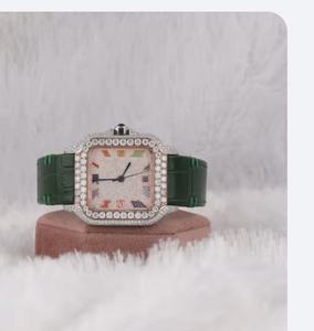 Reloj de cuero verde con diamantes de moissanita personalizados, estilo hip hop para hombre. - Product Image 2